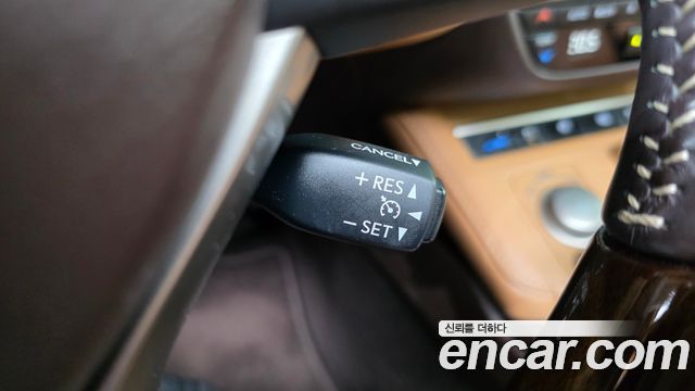 Lexus ES 2018 — photo 29