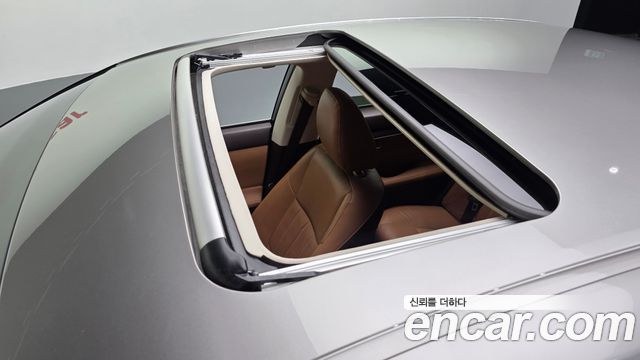 Lexus ES 2018 — photo 32
