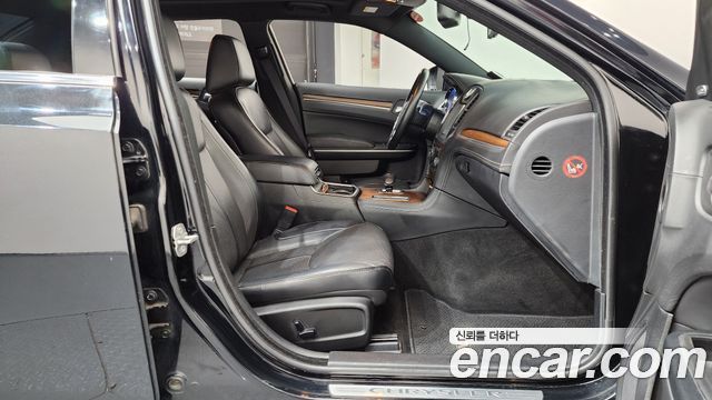 Chrysler 300C 2014 — photo 11
