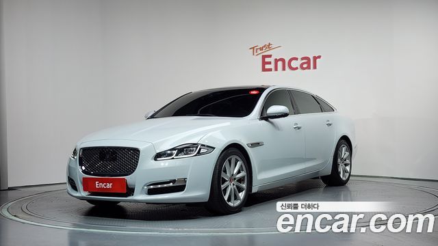Jaguar XJ 2018 — photo 1