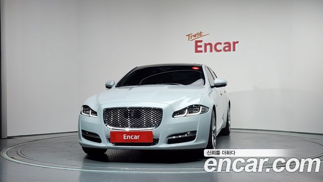 Jaguar XJ 2018 — photo 3