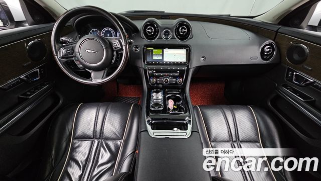 Jaguar XJ 2018 — photo 10