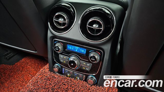 Jaguar XJ 2018 — photo 25