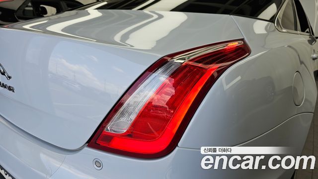 Jaguar XJ 2018 — photo 9