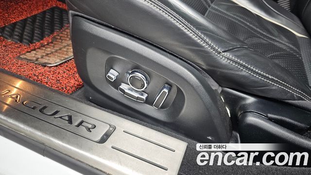 Jaguar XJ 2018 — photo 31