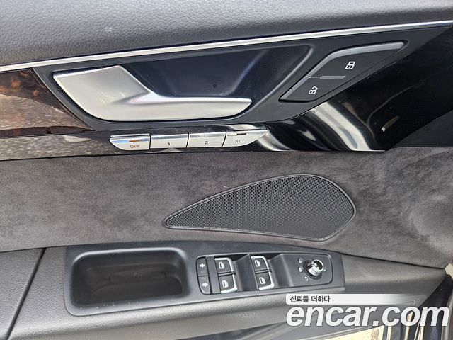 Audi A8 2015 — photo 14