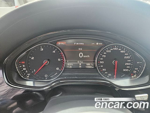 Audi A8 2015 — photo 15