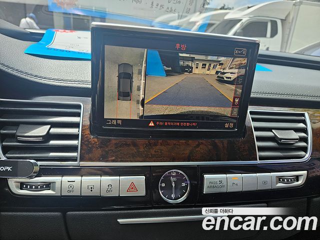 Audi A8 2015 — photo 16