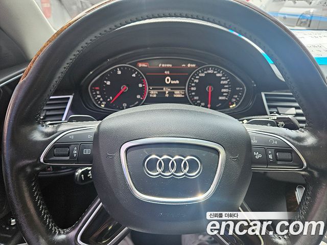 Audi A8 2015 — photo 18