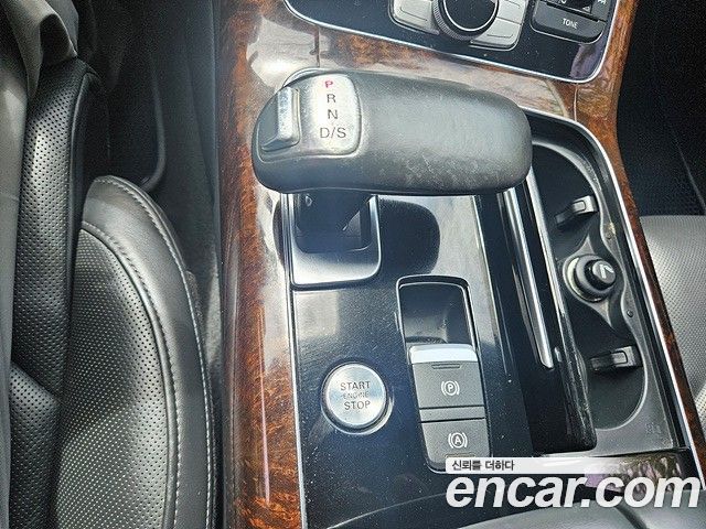 Audi A8 2015 — photo 19