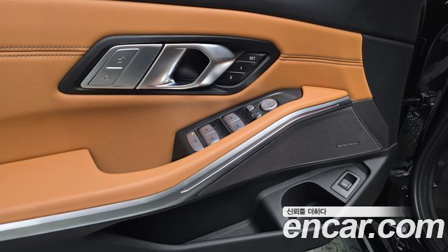 BMW 3-Series 2023 — photo 26