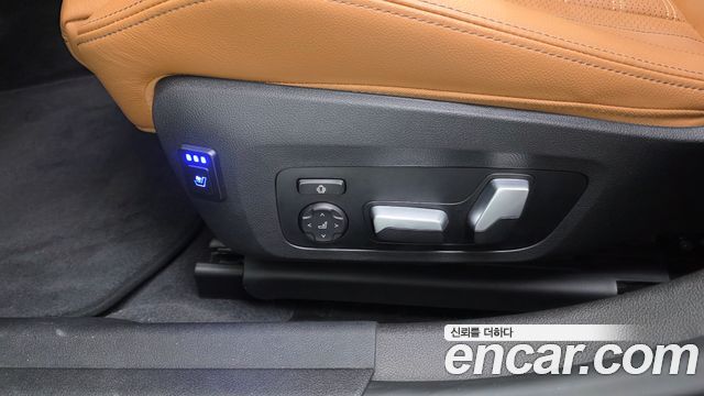 BMW 3-Series 2023 — photo 32