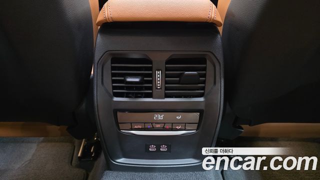 BMW 3-Series 2023 — photo 35