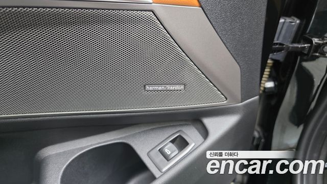 BMW 3-Series 2023 — photo 36
