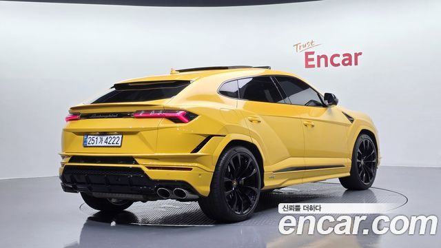 Lamborghini Urus 2024 — photo 2