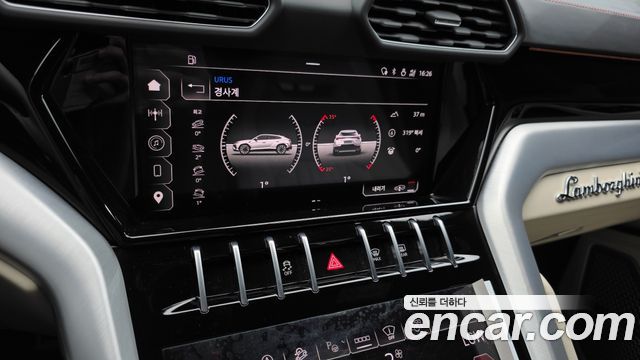 Lamborghini Urus 2024 — photo 24