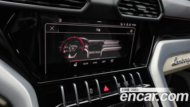 Lamborghini Urus 2024 — photo 25