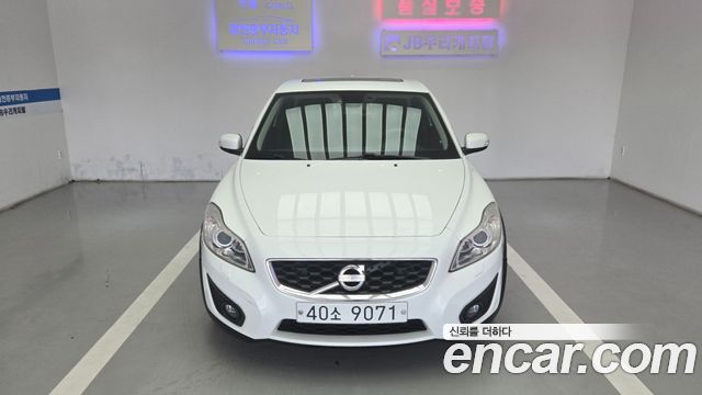Volvo C30 2012 — photo 8