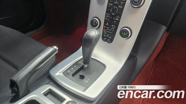 Volvo C30 2012 — photo 18