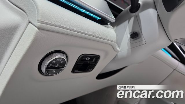Mercedes-Benz EQE 2023 — photo 10