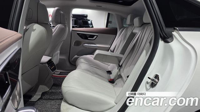 Mercedes-Benz EQE 2023 — photo 15