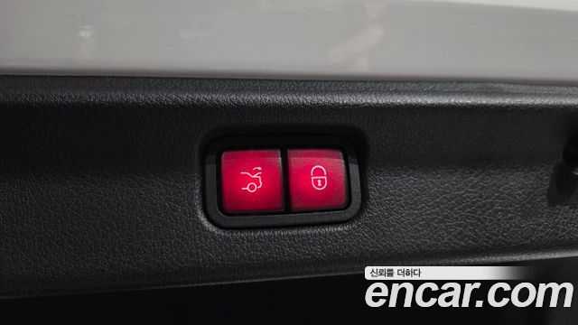 Mercedes-Benz EQE 2023 — photo 17