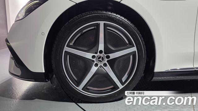 Mercedes-Benz EQE 2023 — photo 19