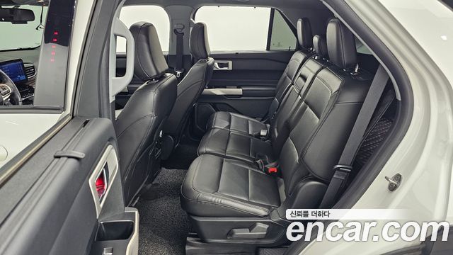 Ford Explorer 2022 — photo 18