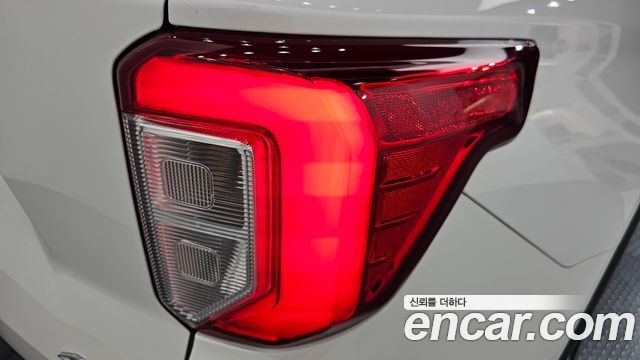 Ford Explorer 2022 — photo 9