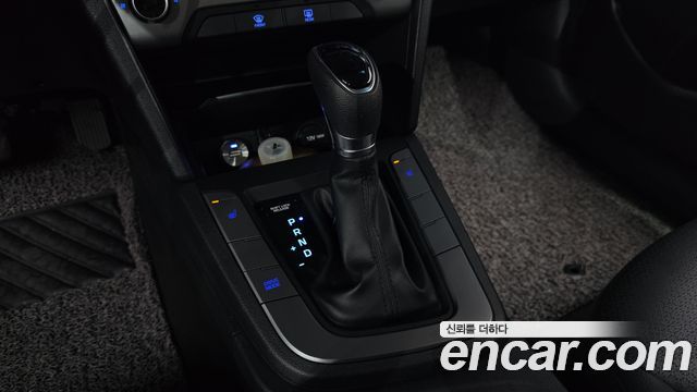 Hyundai AVANTE 2017 — photo 9