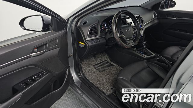 Hyundai AVANTE 2017 — photo 10