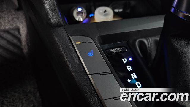 Hyundai AVANTE 2017 — photo 17
