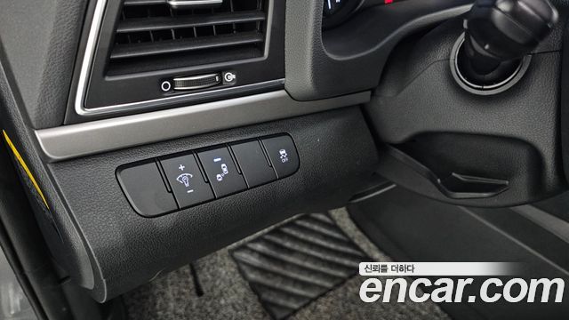 Hyundai AVANTE 2017 — photo 19