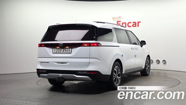 Kia Canival 2021 — photo 2
