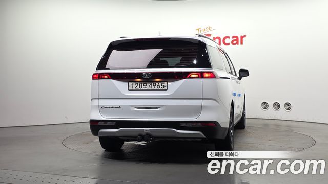 Kia Canival 2021 — photo 4