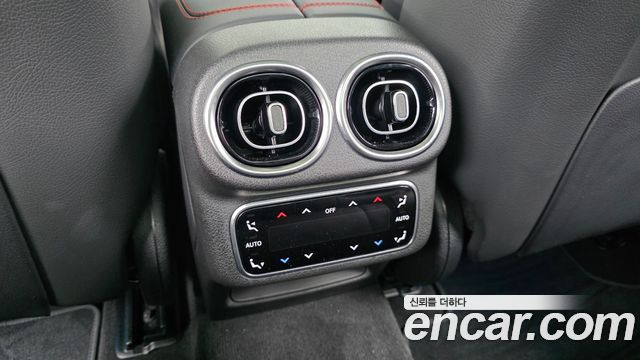 Mercedes-Benz GLC-Class 2025 — photo 17