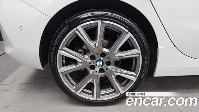 BMW 1-Series 2021 — photo 5