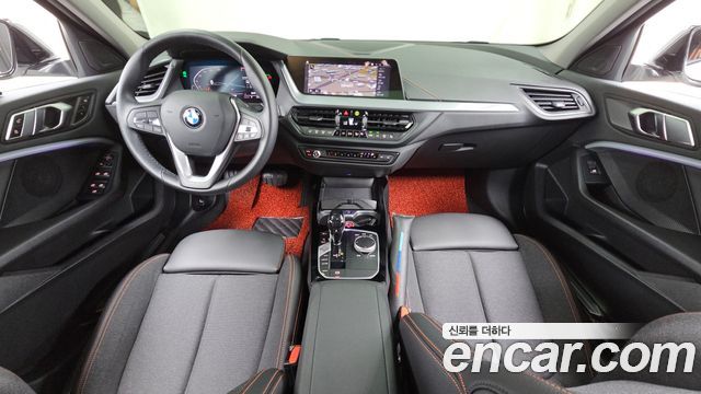 BMW 1-Series 2021 — photo 10