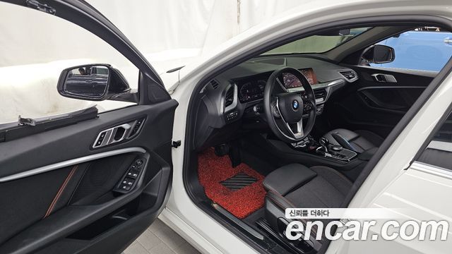 BMW 1-Series 2021 — photo 13