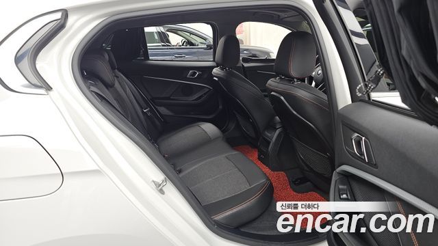 BMW 1-Series 2021 — photo 18