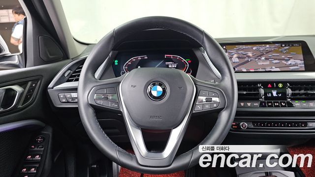 BMW 1-Series 2021 — photo 19