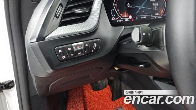 BMW 1-Series 2021 — photo 25