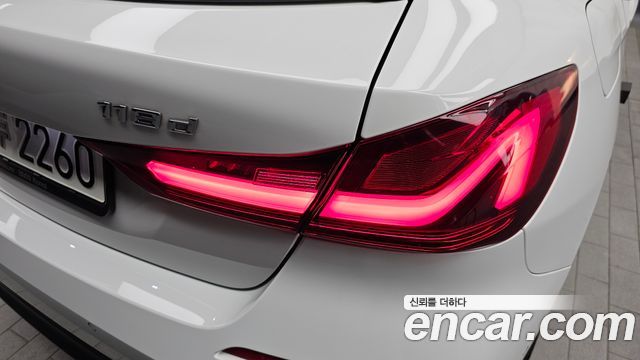 BMW 1-Series 2021 — photo 9