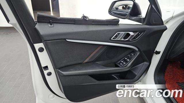 BMW 1-Series 2021 — photo 14