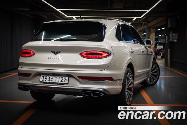 Bentley Bentayga 2025 — photo 4