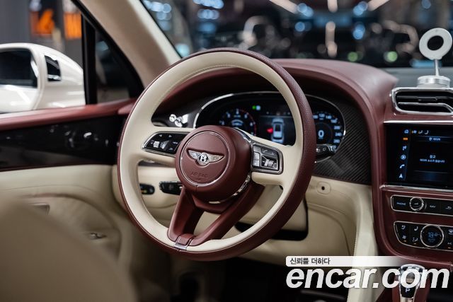 Bentley Bentayga 2025 — photo 8