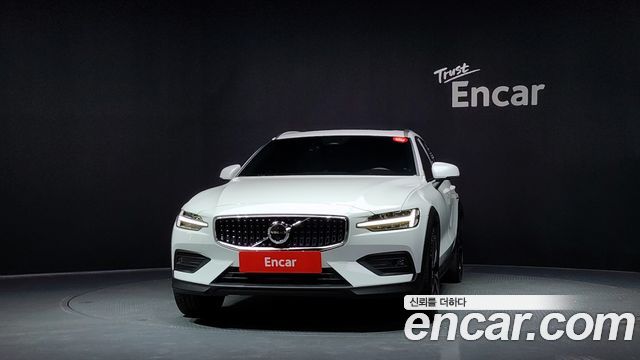Volvo V60 2023 — photo 3