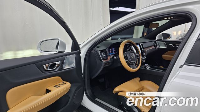 Volvo V60 2023 — photo 13