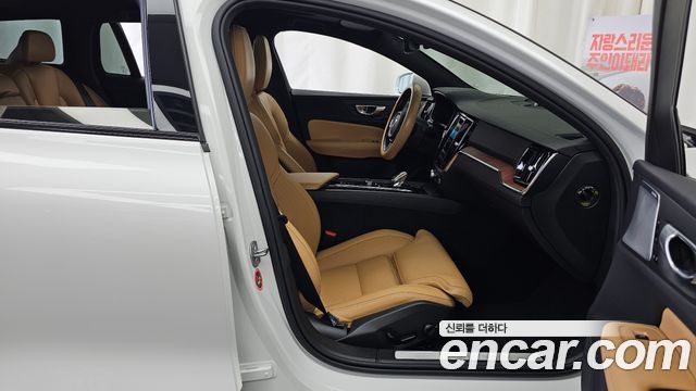 Volvo V60 2023 — photo 17