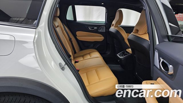 Volvo V60 2023 — photo 18